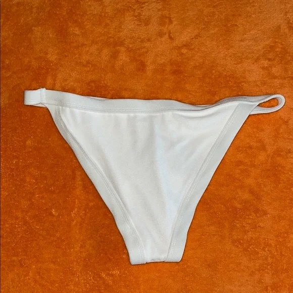 Gianni Bini Classic White Bikini Set - Picture 7 of 8